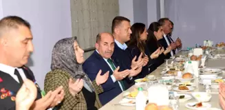 Alanya Kaymakamı ve eşi yaşlılarla iftar programında buluştu