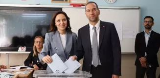 AK Parti Niğde Milletvekili ve Niğde Belediye Başkanı oy kullandı