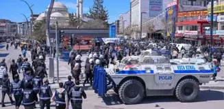 Van'da DEM Parti Eş Genel Başkanları ve beraberindeki gruba polis müdahale etti