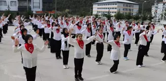 Amasya'da Ortaokul Öğrencileri İşaret Diliyle Şarkı Söyledi