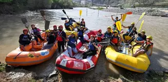 Çatak Çayı'nda rafting sporcuları eğitim alıyor