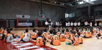 Sinan Güler, aktif basketbol kariyerini sonlandırarak genç sporculara tecrübe aktarıyor