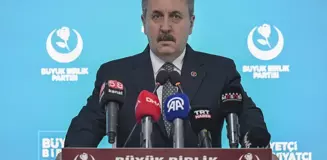 BBP Genel Başkanı Mustafa Destici, PKK'nın partisi Belediye Başkanı Mehmet Akış'ın gözaltına alınmasını destekliyor