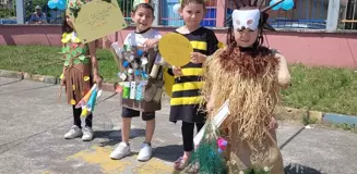 Samsun'da Minik Öğrencilerden Atık Malzemelerle Defile