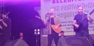 Samsun'da düzenlenen Yaz Festivali'nde Ali Kınık ve yöresel sanatçılar sahne aldı