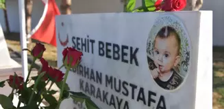 Nurcan Karakaya ve oğlu Bedirhan şehitlikleri başında anıldı