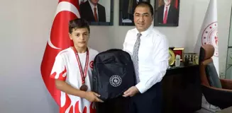 Ağrı Gençlik ve Spor İl Müdürü, İsmail Demirci U13 Erkekler Serbest Güreş Türkiye Şampiyonası'nda başarılı olan güreşçileri kabul etti