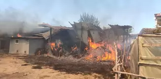 Tokat'ın Erbaa ilçesinde yangın: Ahır ve samanlık zarar gördü