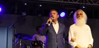 CHP Genel Başkanı Özgür Özel, Suavi Konserini Dinledi