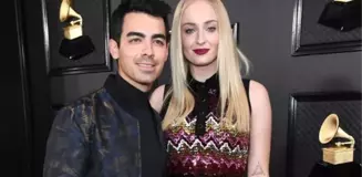 Ünlü oyuncu Sophie Turner, kocasından boşandıktan kısa süre sonra yeni ilişkisini Instagram'da duyurdu