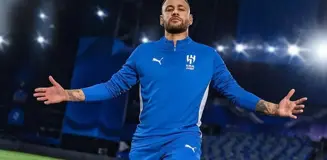 1 yıldır sakat olan Neymar, tarihi maçla sahalara geri döndü