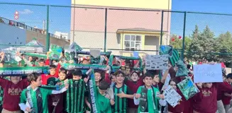 Kocaelisporlu futbolcular öğreniciler ile bir araya geldi