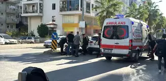 Antalya'da Motosiklet ve Otomobil Çarpıştı: 1 Yaralı