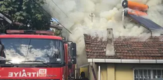 Tokat Niksar'da Yangın: İki Katlı Ev Kül Oldu