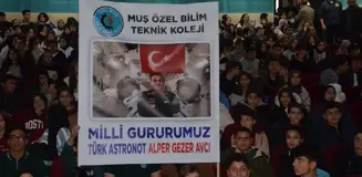 Türkiye'nin ilk astronotu Alper Gezeravcı Muş'ta öğrencilerle buluştu