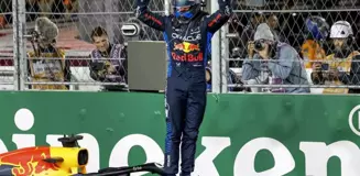 Max Verstappen, Las Vegas Grand Prix'sini 5. sırada tamamlayarak üst üste 4. kez şampiyon oldu