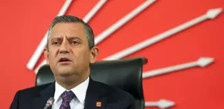 CHP Genel Başkanı Özgür Özel'den Mahmut Arıkan'a Tebrik