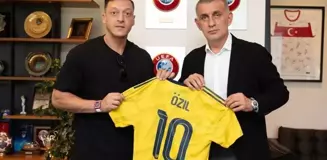 Mesut Özil'den TFF başkanlığı iddialarına yanıt