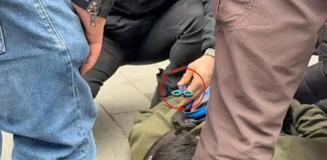 Çantasından makas çıkan göstericinin cevabı polisi bile şaşırttı: Burun kıllarımı alıyorum
