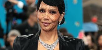 Halle Berry iç çamaşırı giymeden kırmızı halıya çıktı