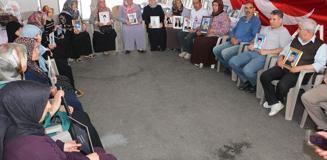 Diyarbakır anneleri PKK'nın kendini feshetmesiyle evlatlarına kavuşmayı bekliyor