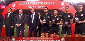 Galatasaray taraftarından İbrahim Hacıosmanoğlu'na tepki! Elini sıkmadı