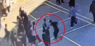 Lise öğrencisi okul bahçesinde arkadaşını bıçakladı