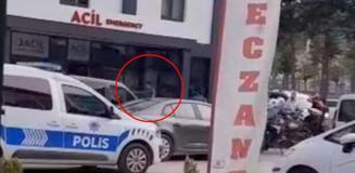 Hastanede boğazına bıçak dayadı, kendini kesmeye başladı