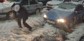 Mayısın sonunda kış geri döndü! Şehir beyaza büründü