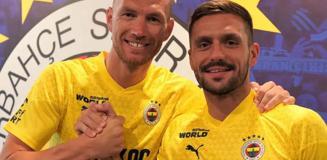 Taraftardan büyük tepki var! Tadic ve Dzeko'ya mutfakta plaket verildi