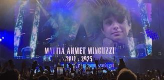 Guns N' Roses sahnede Mattia Ahmet Minguzzi'yi andı
