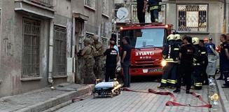 Koruma altına alınan çocuğu geri verilmeyince boğazına bıçak dayadı, evini ateşe verdi