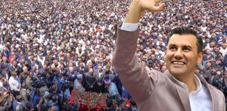 Ferdi Zeyrek'in cenazesinde insan seli! Binlerce kişi akın etti