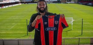Bir zamanların efsane forveti Andy Carroll, 6. Lig takımına imza attı