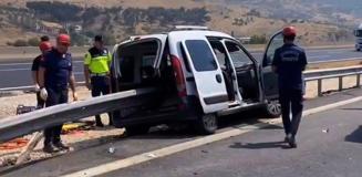 Bariyer motordan girdi, bagajdan çıktı: 2 kişi hayatını kaybetti