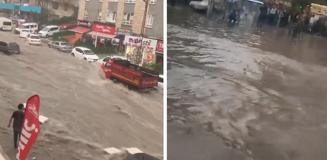 Ankara'da sağanak yağış hayatı felç etti