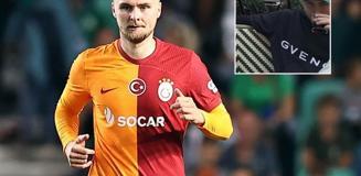 Yok artık Nelsson! Taktığı şapkada yazana bakın