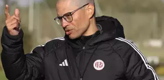 Alex de Souza yeni takımıyla tepetaklak oldu