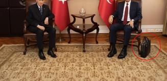 Yakın korumalarına bile emanet etmiyor! İşte İbrahim Kalın'ın yanından ayırmadığı çantanın sırrı