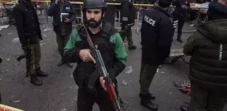 Pakistan'da silahlı soygunculardan polise saldırı: 5 ölü, 2 yaralı
