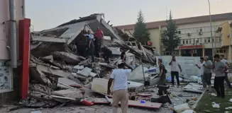 Balıkesir'de korkutan deprem! Açıklamalar peş peşe geldi