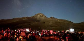 Gökyüzü tutkunları, meteor yağmurunu Kayseri'nin zirvesinde izledi