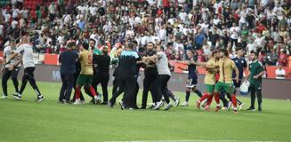 Olaylı Amedspor-Erzurumspor maçının faturası belli oldu! 12 maç men cezası