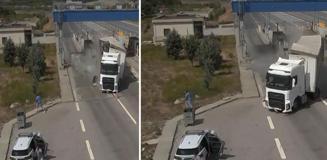 Gişelerde kontrolden çıkan TIR jandarma aracına çarptı: 5 yaralı