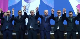 2 belediye başkanı daha AK Parti'ye katıldı! Rozetlerini Cumhurbaşkanı Erdoğan taktı