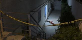 Madde etkisindeki kadın polise bıçakla saldırdı Madde etkisindeki kadın polise bıçakla saldırdı