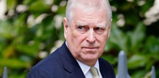 Prens Andrew, taciz iddialarının ardından kraliyet unvanlarından vazgeçti