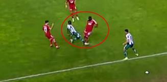 Bahis oynadığı ortaya çıkan futbolcunun gördüğü kırmızı kart ve yaptığı harekete bakın Bahis oynadığı ortaya çıkan futbolcunun gördüğü kırmızı kart ve yaptığı harekete bakın