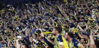 Fenerbahçe taraftarından yıldız futbolcuya olay tepki