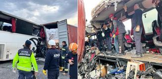 Osmaniye'de yolcu otobüsü, tıra arkadan çarptı: 7 ölü, 11 yaralı Osmaniye'de yolcu otobüsü, tıra arkadan çarptı: 7 ölü, 11 yaralı